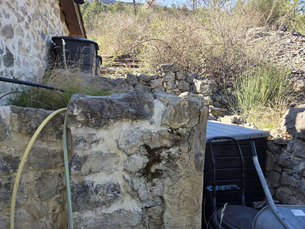 Autre à LA MOTTE-CHALANCON