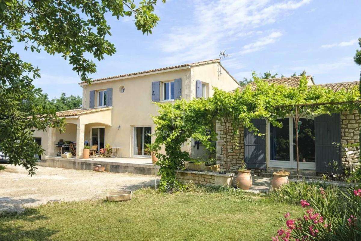 Maison à EYRAGUES