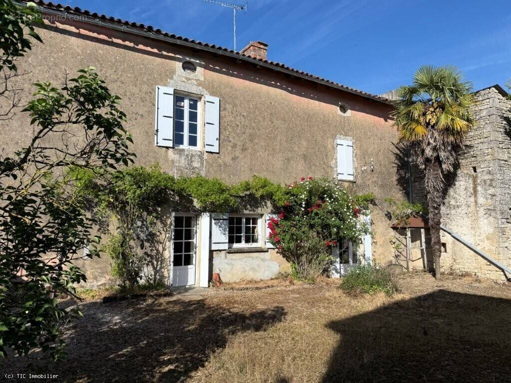 Maison à RUFFEC