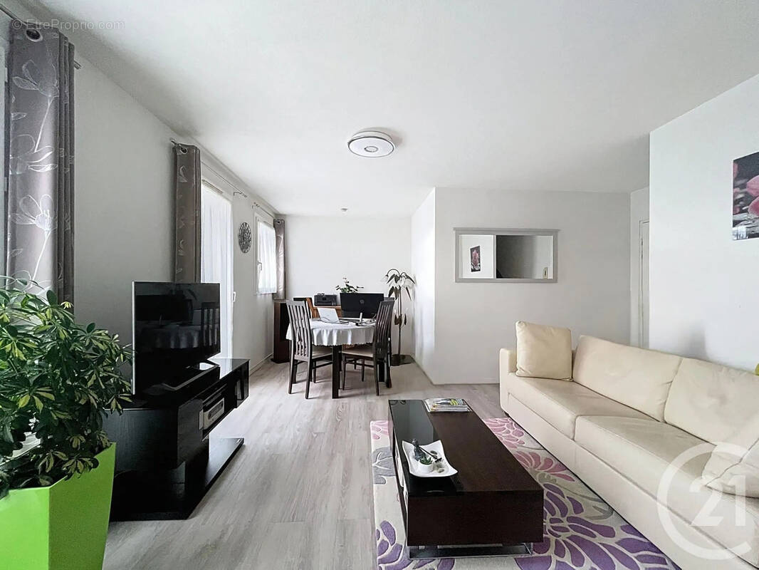 Appartement à MOISSY-CRAMAYEL