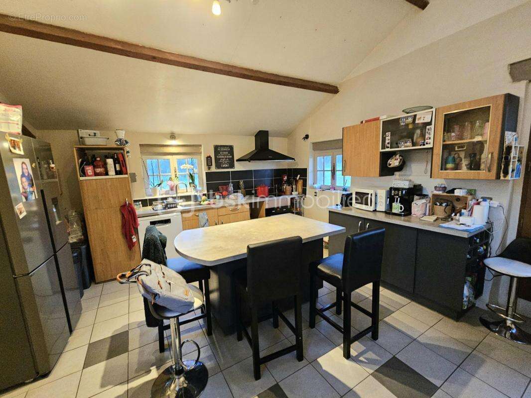 COUP DE COEUR !! Corps de ferme rénové avec maison d'habitation + 2 logements séparés - photo 5