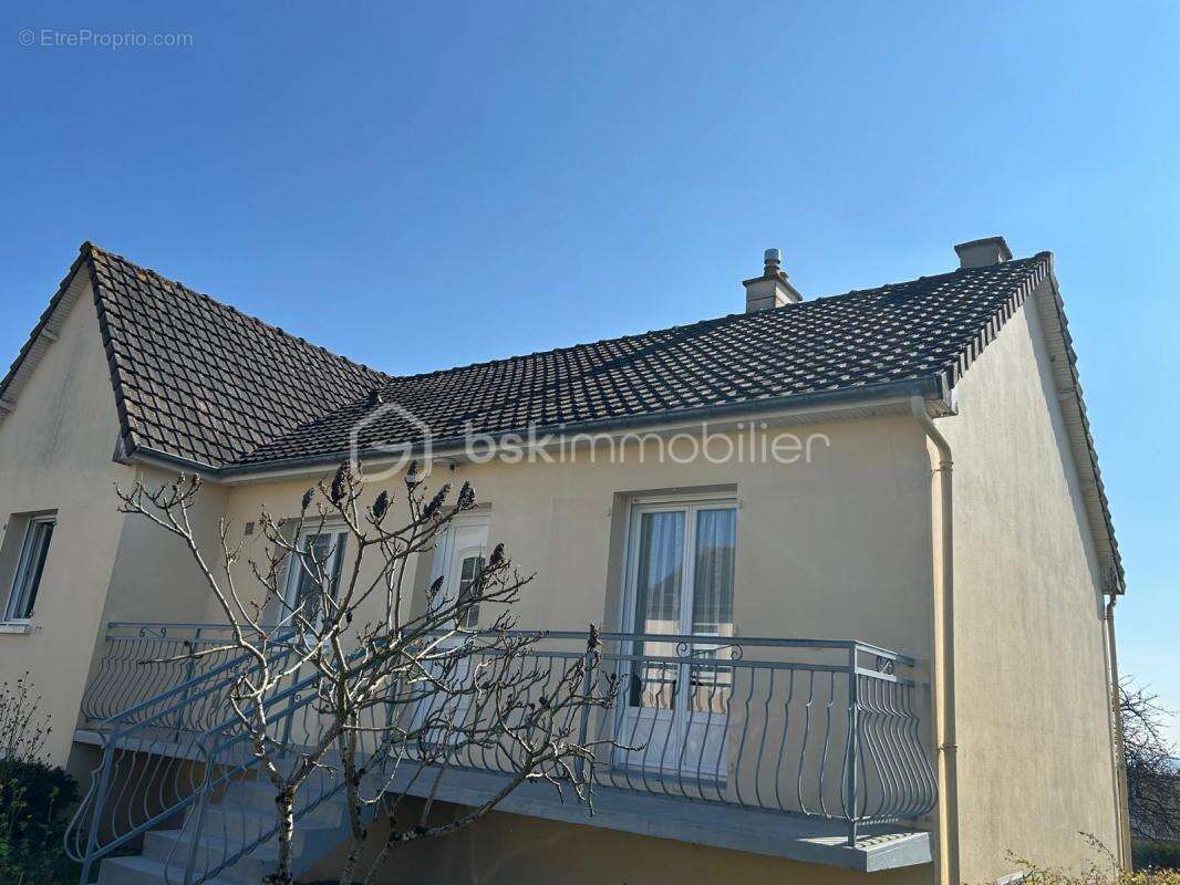 Maison à VILLAINES-LA-JUHEL