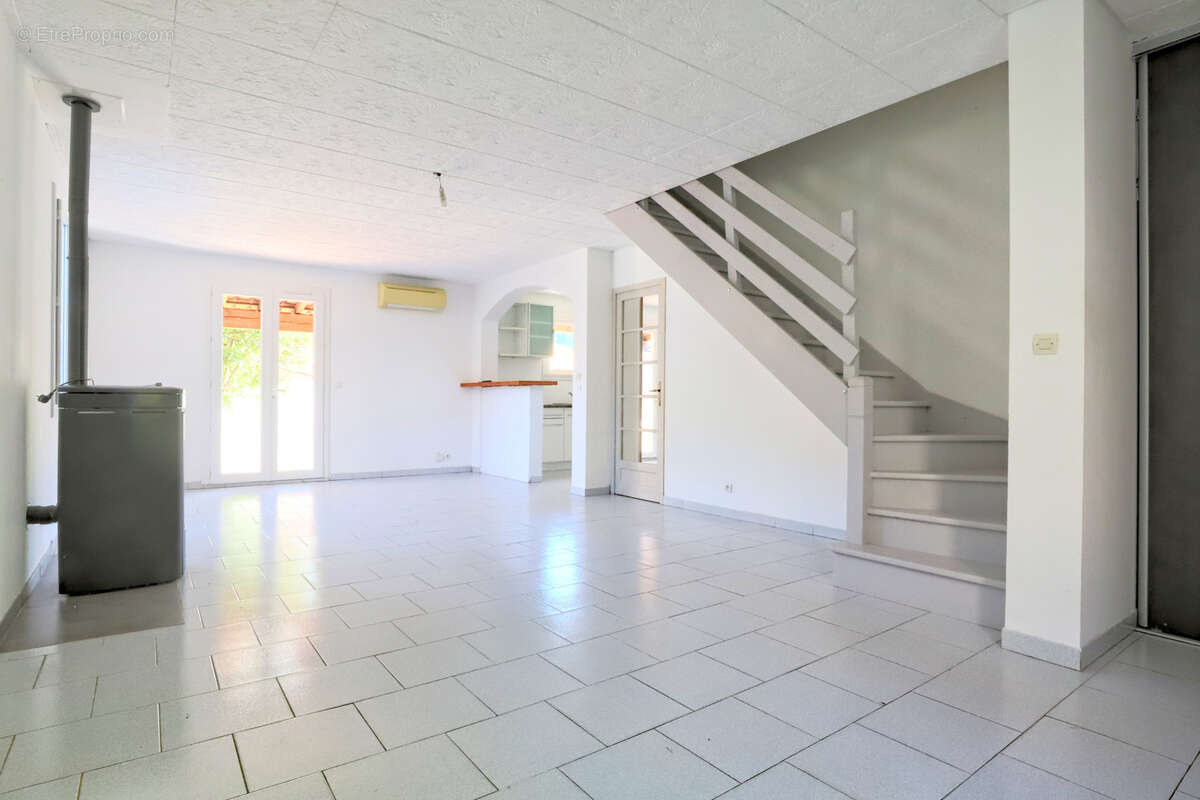 Maison à SOLLIES-TOUCAS