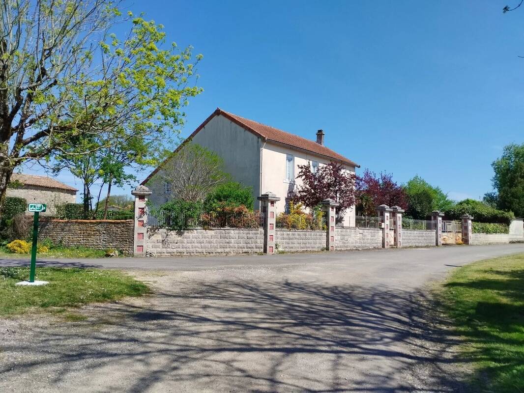 Maison à PAIZAY-NAUDOUIN-EMBOURIE