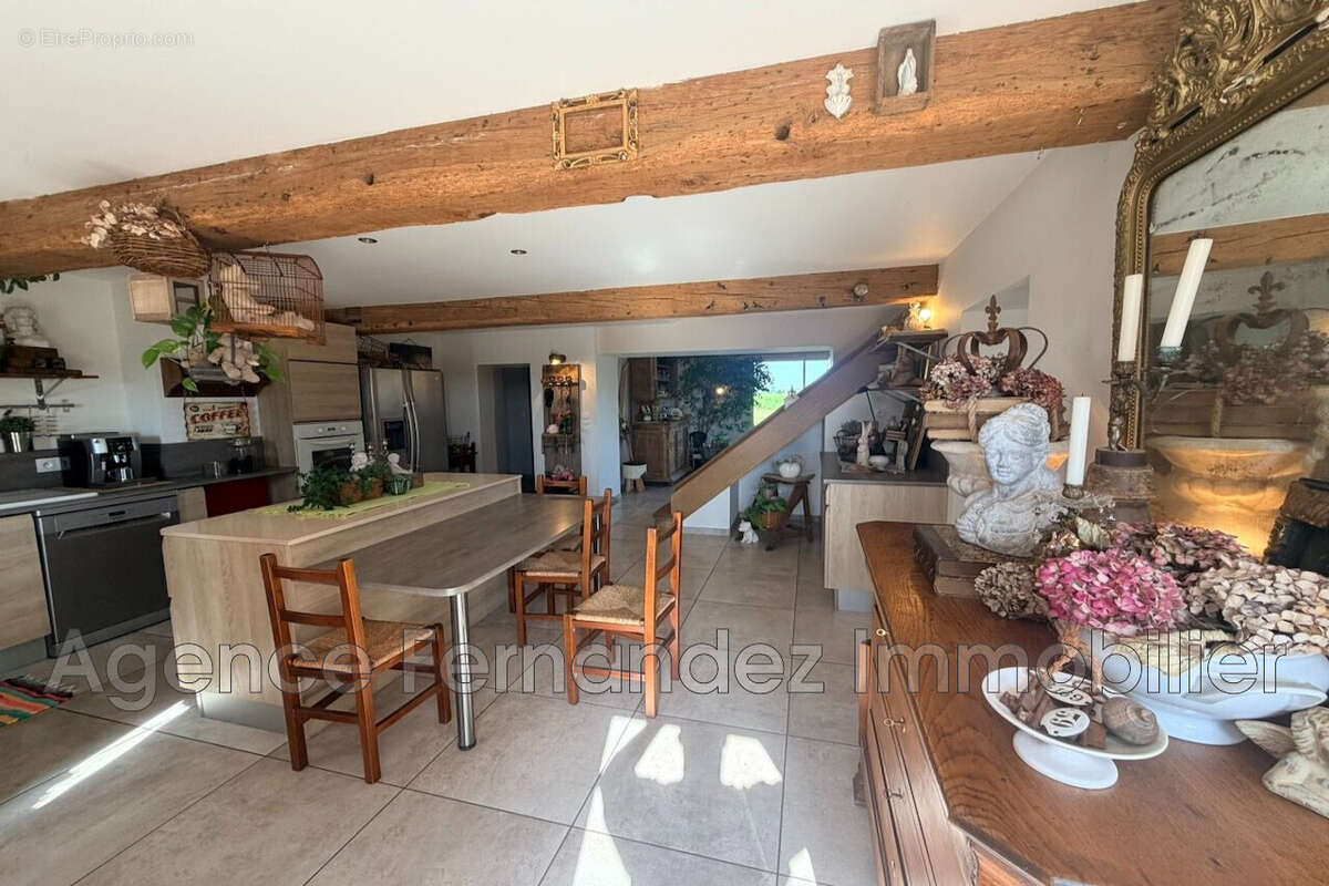 Maison 143 m² à Le Bouchaud  - photo 6