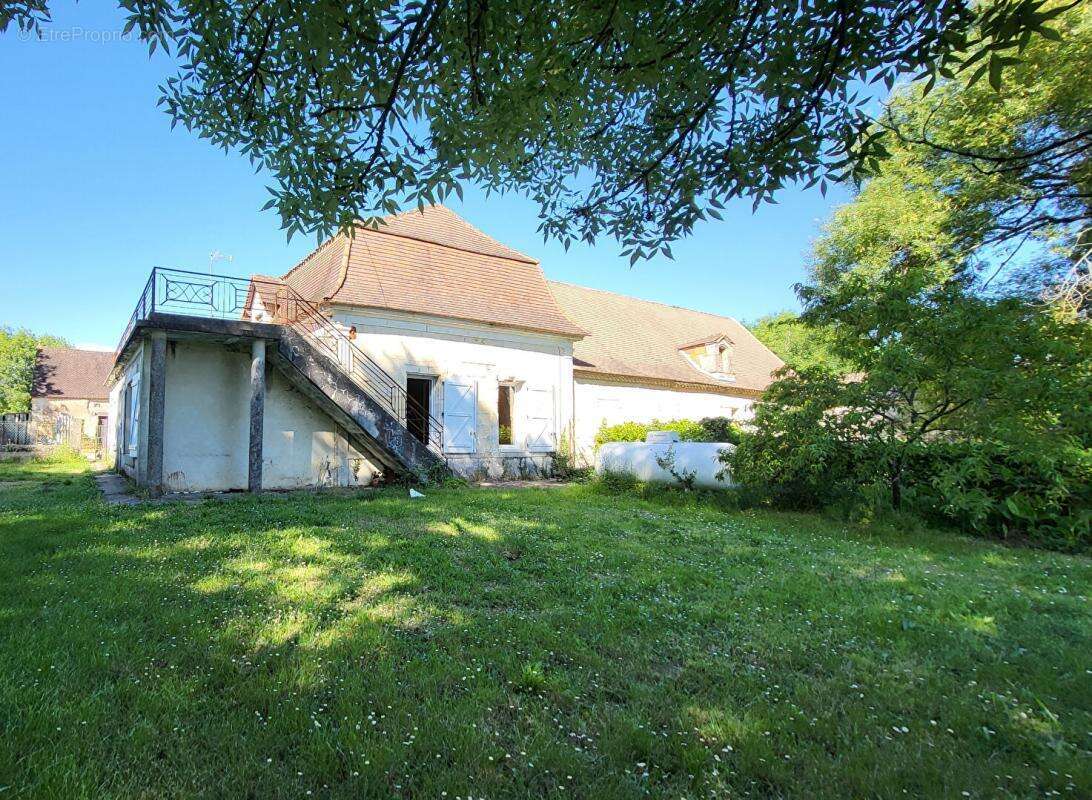 241300 Maison Bosset 5 pièces de plain pied 103 m2 à rénover sur parcelle de 2237 m² - photo 7