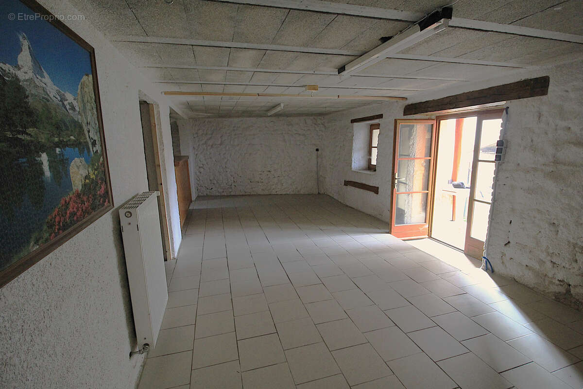 Maison à SAINT-POLGUES