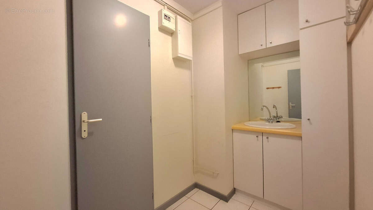 Commerce à FERRIERES