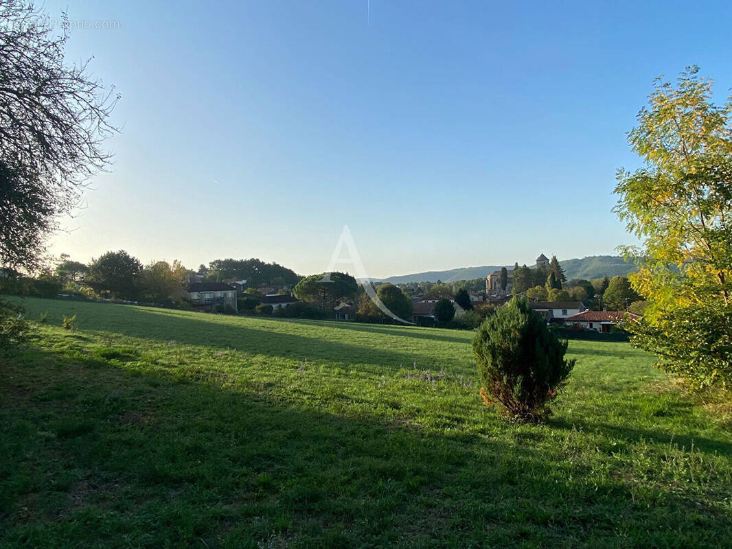 Terrain à PUY-L&#039;EVEQUE