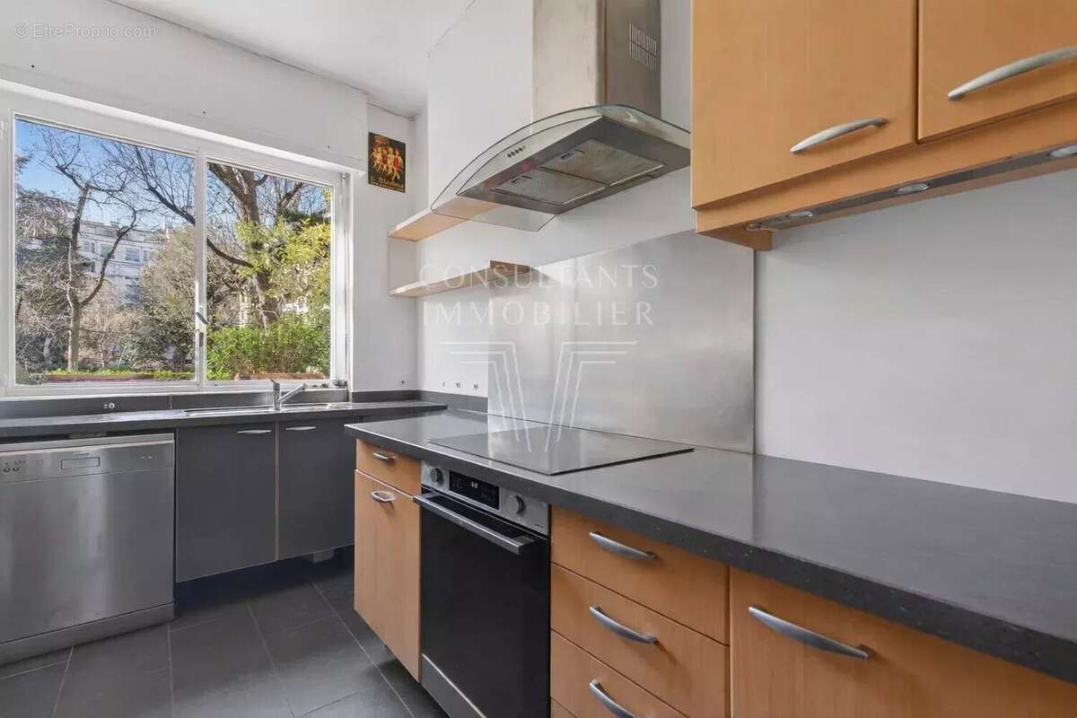 Appartement à NEUILLY-SUR-SEINE