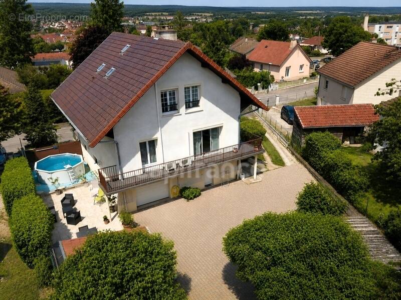 Maison à IS-SUR-TILLE