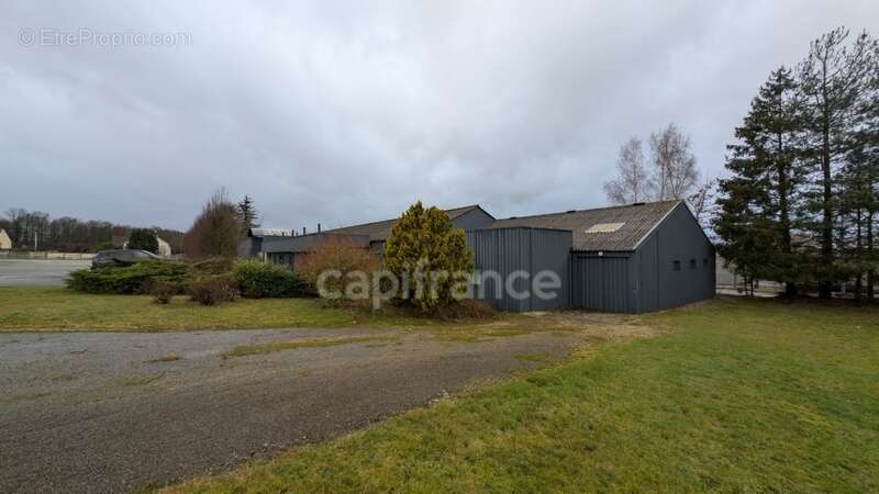 À vendre – Local d’activité/entrepôt 1460m2- Terrain 5738m2 - Proche RN12 - photo 5