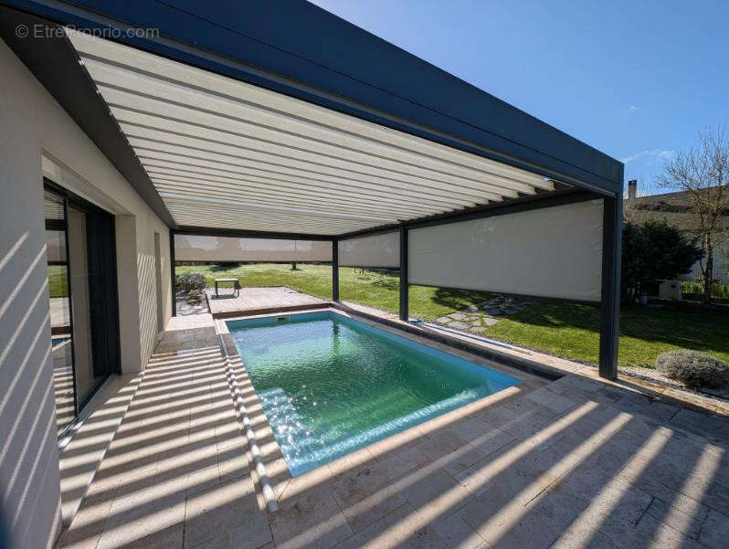 Maison à GENNES