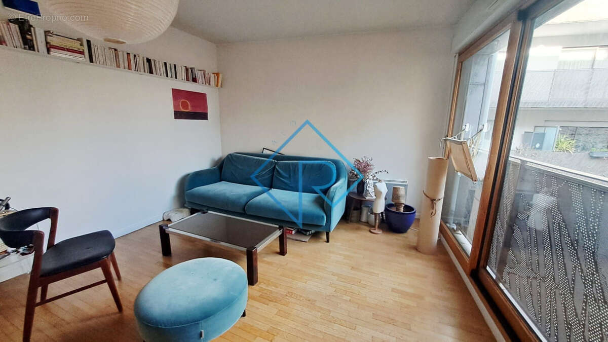 Appartement à LES LILAS