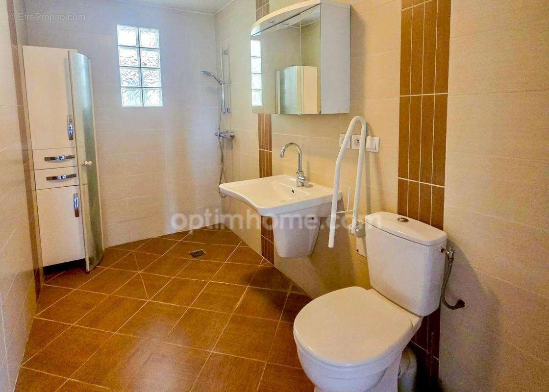 A VENDRE en EXCLUSIVITE maison de famille 5 chambres, 35 ares de terrain et petit hangar - photo 6