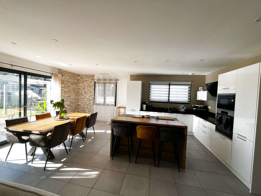 Maison à ALLEGRE-LES-FUMADES