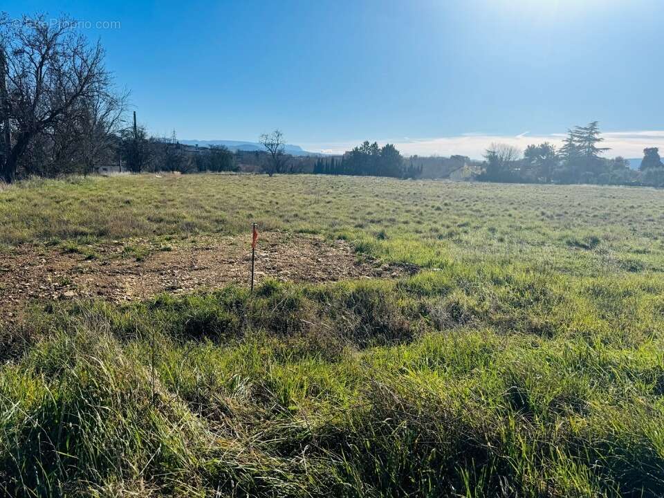 Terrain à PERTUIS