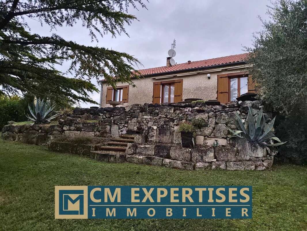 Maison à LEGUILLAC-DE-L&#039;AUCHE