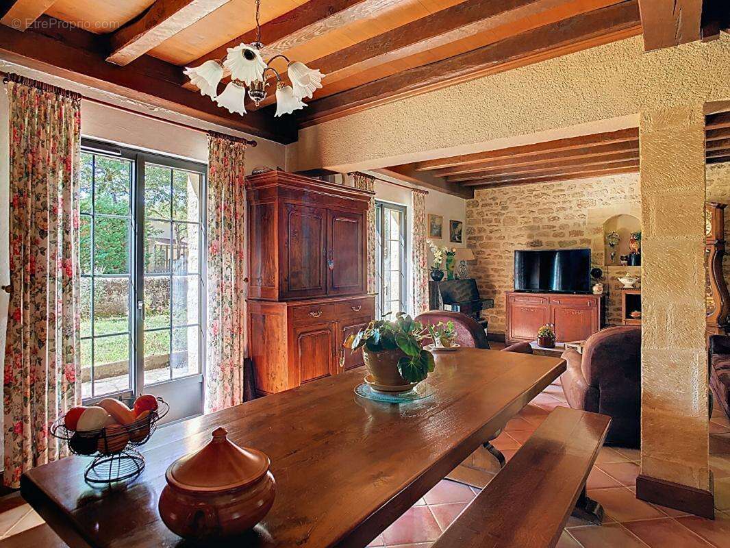 Maison à BEYNAC-ET-CAZENAC