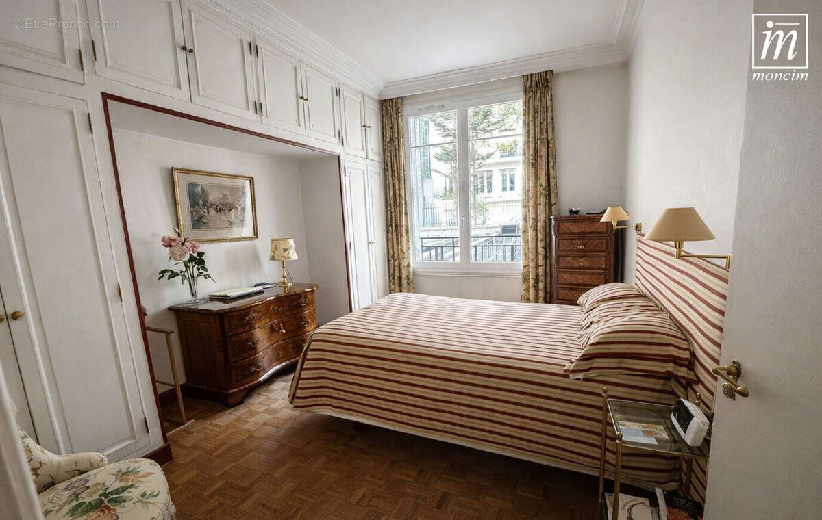 PHOTO AMELIOREE avec  AI - Appartement à NEUILLY-SUR-SEINE