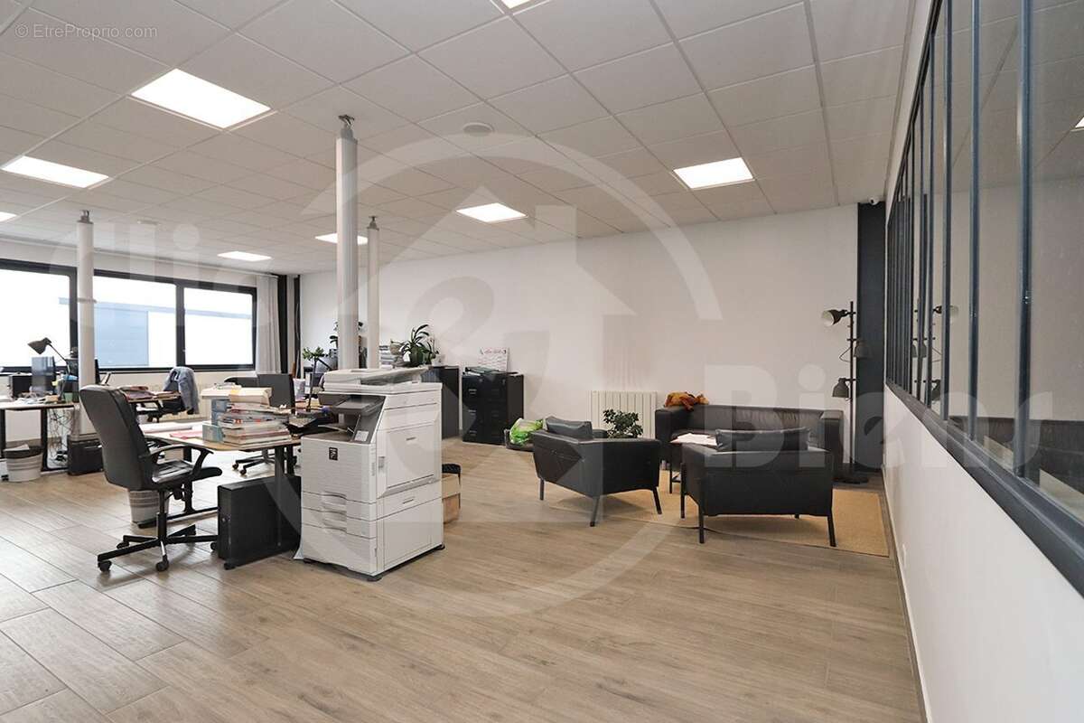 Commerce à SAINT-CYR-L&#039;ECOLE