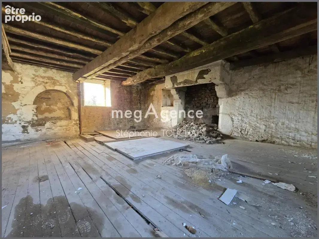 Ancienne bâtisse en pierre à rénover – Grand terrain – Beau potentiel - photo 3