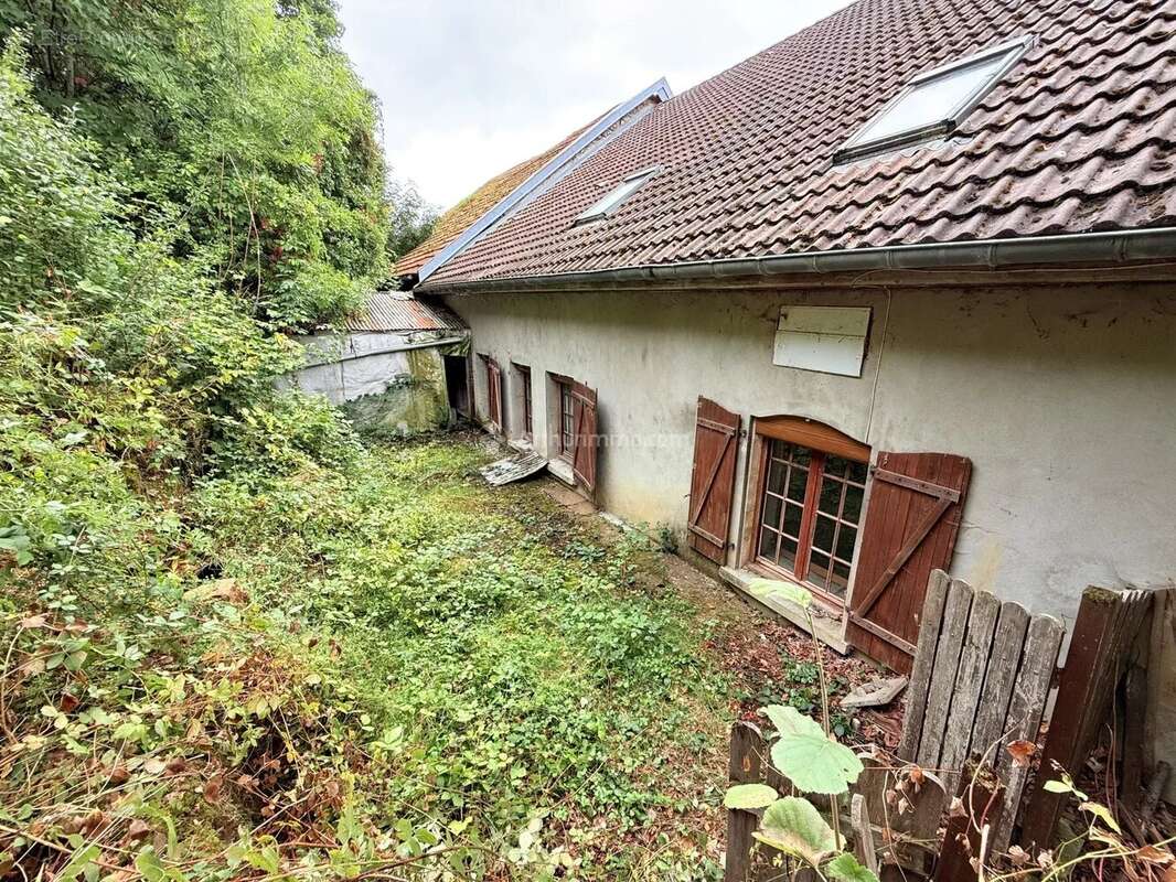 Maison à OUTREMECOURT