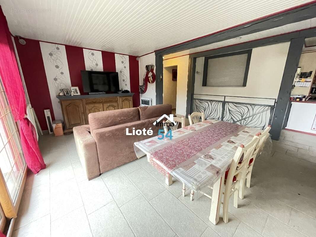 Maison à CREVECHAMPS