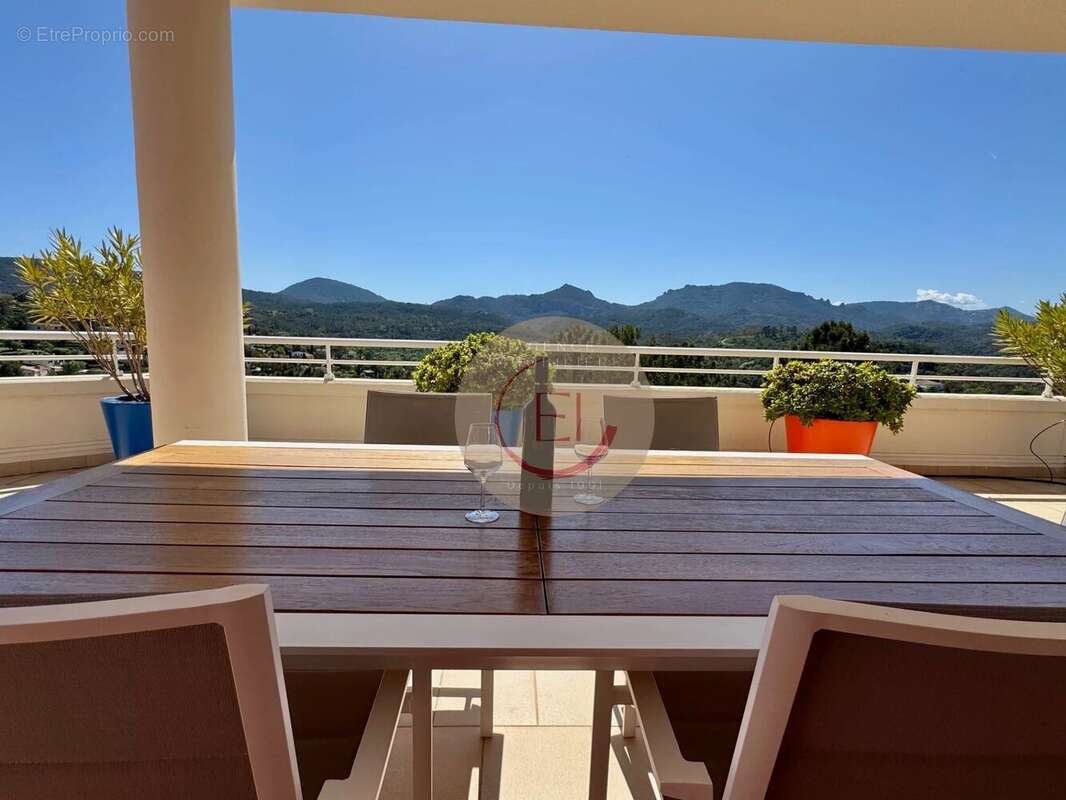 Appartement à MANDELIEU-LA-NAPOULE