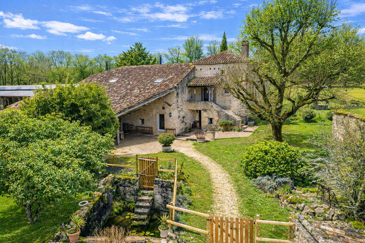 Propriété de campagne avec gîte, écuries et dépendances - photo 2