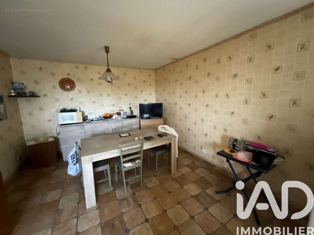 Photo 8 - Maison à NIEUIL-L'ESPOIR