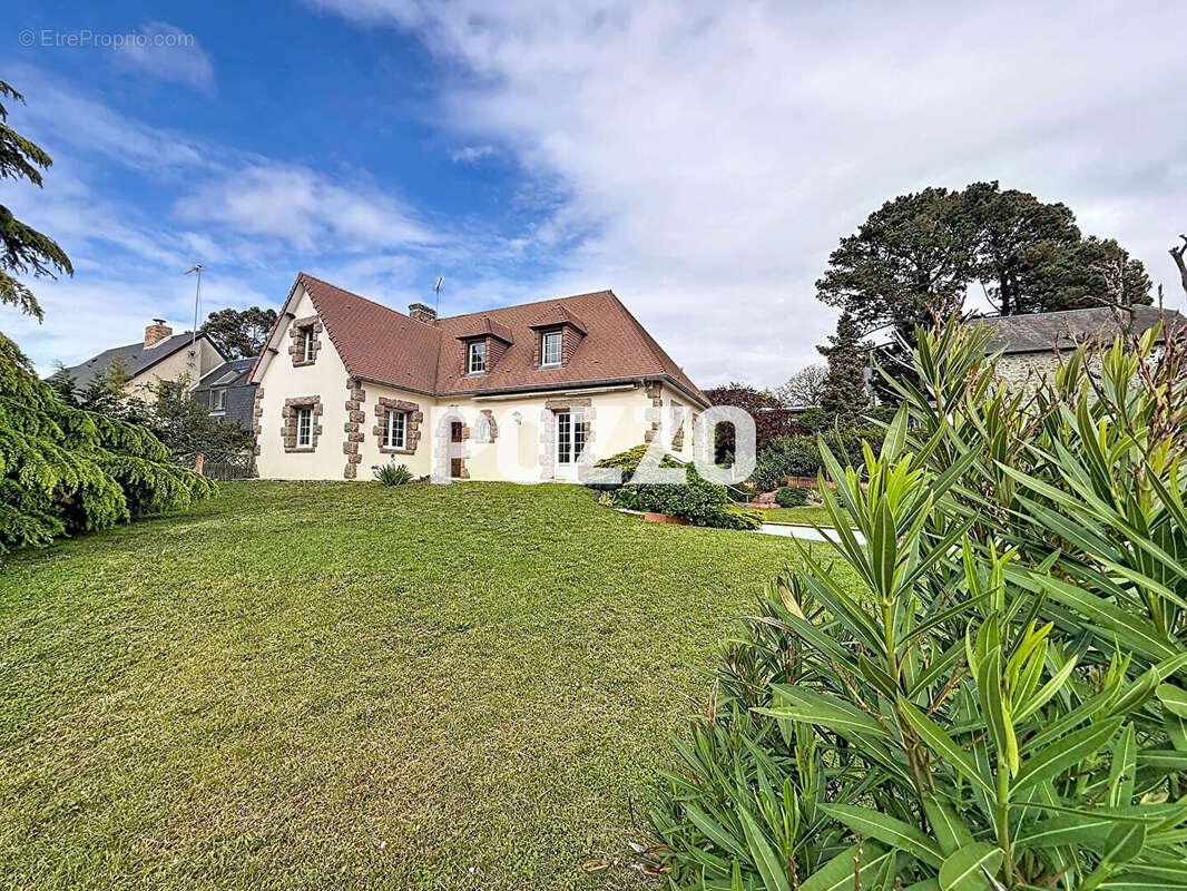 Maison à SAINT-PAIR-SUR-MER