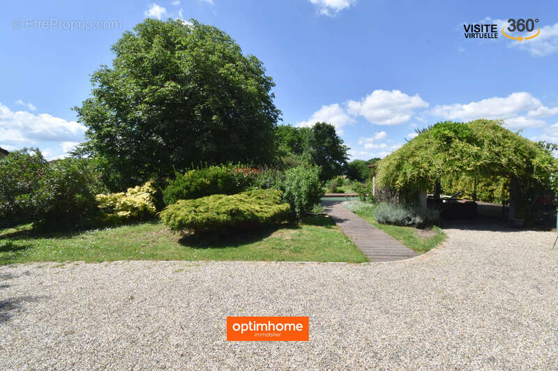 Maison à AMBARES-ET-LAGRAVE