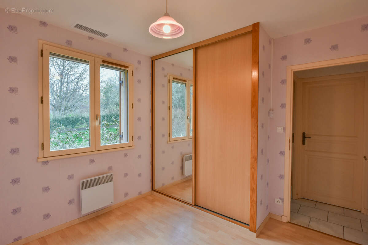 Maison individuel, +/-80 m2 , grande sous-sol 6pieces,  3 chambres, atelier en bois, jardin et forets - photo 14