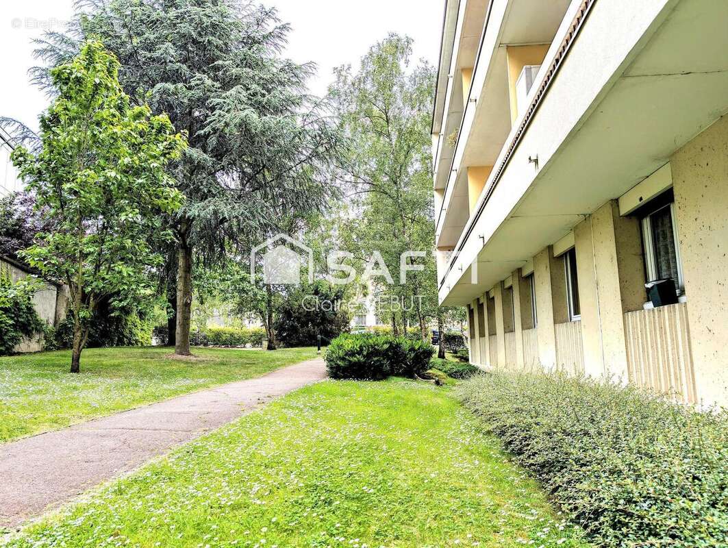 Photo 8 - Appartement à LIVRY-GARGAN
