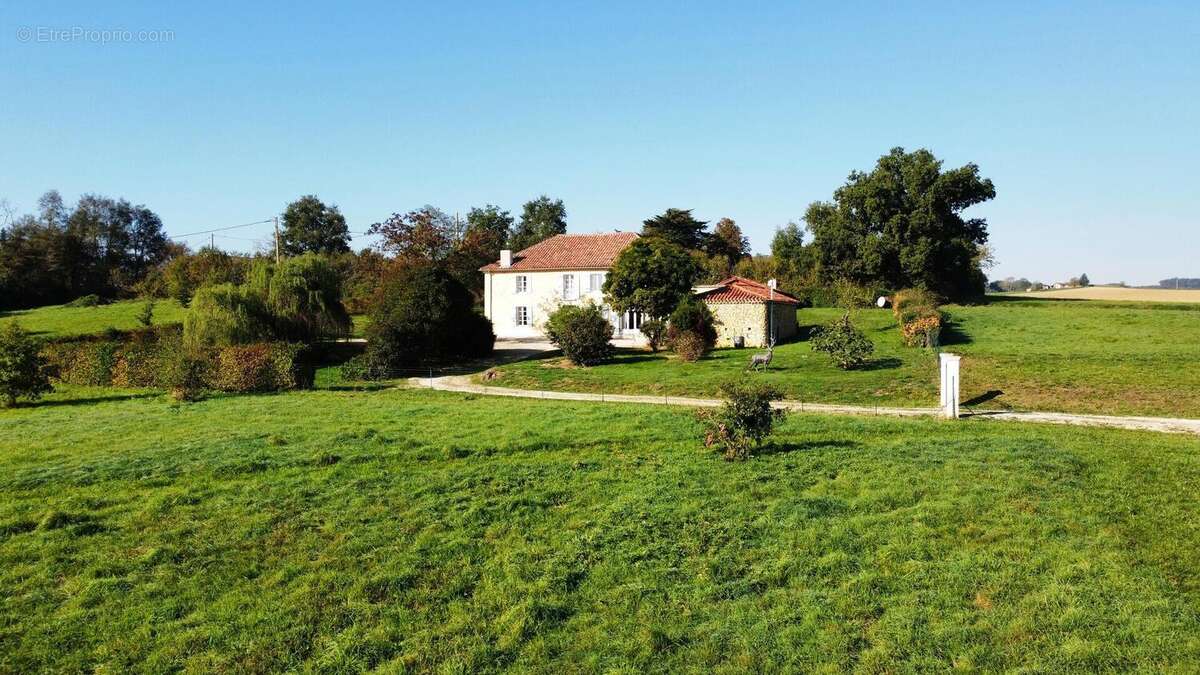 djiexport1760622938837 - Maison à VIC-FEZENSAC