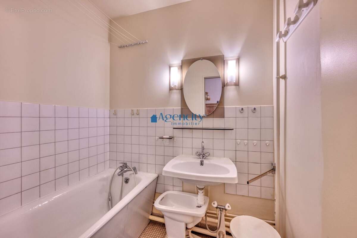 SALLE D'EAU - Appartement à NOISY-LE-GRAND