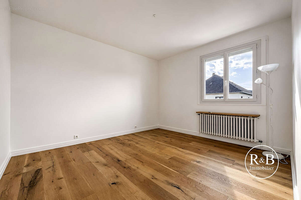 Maison à LES CLAYES-SOUS-BOIS