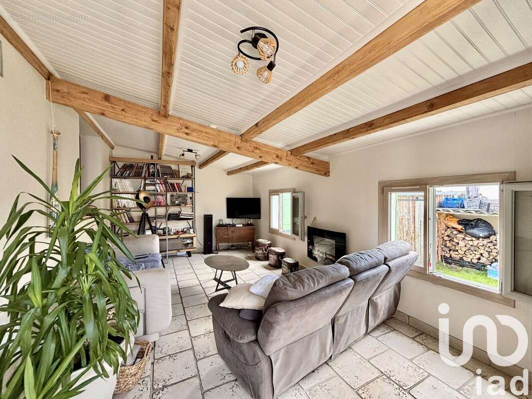 Photo 8 - Maison à CHAILLEVETTE