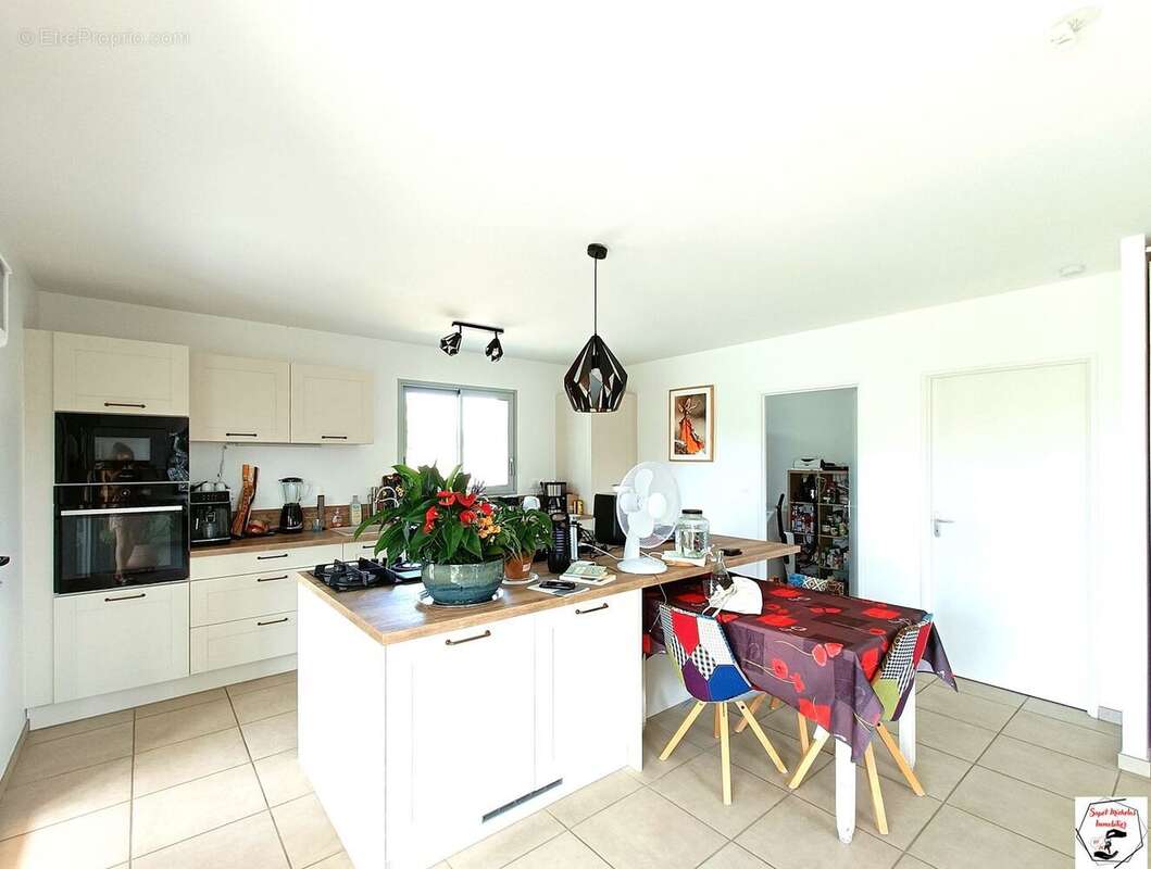 Maison à COLOMBIER-LE-VIEUX