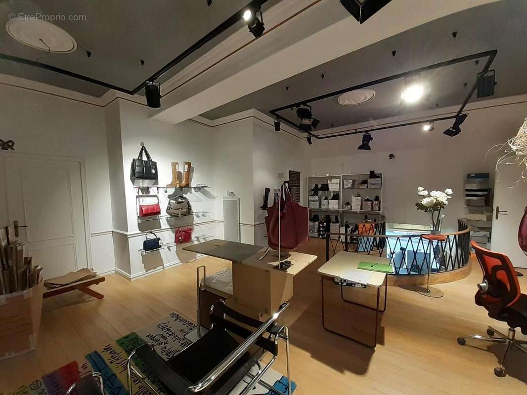 Photo 2 - Commerce à CHAMBERY