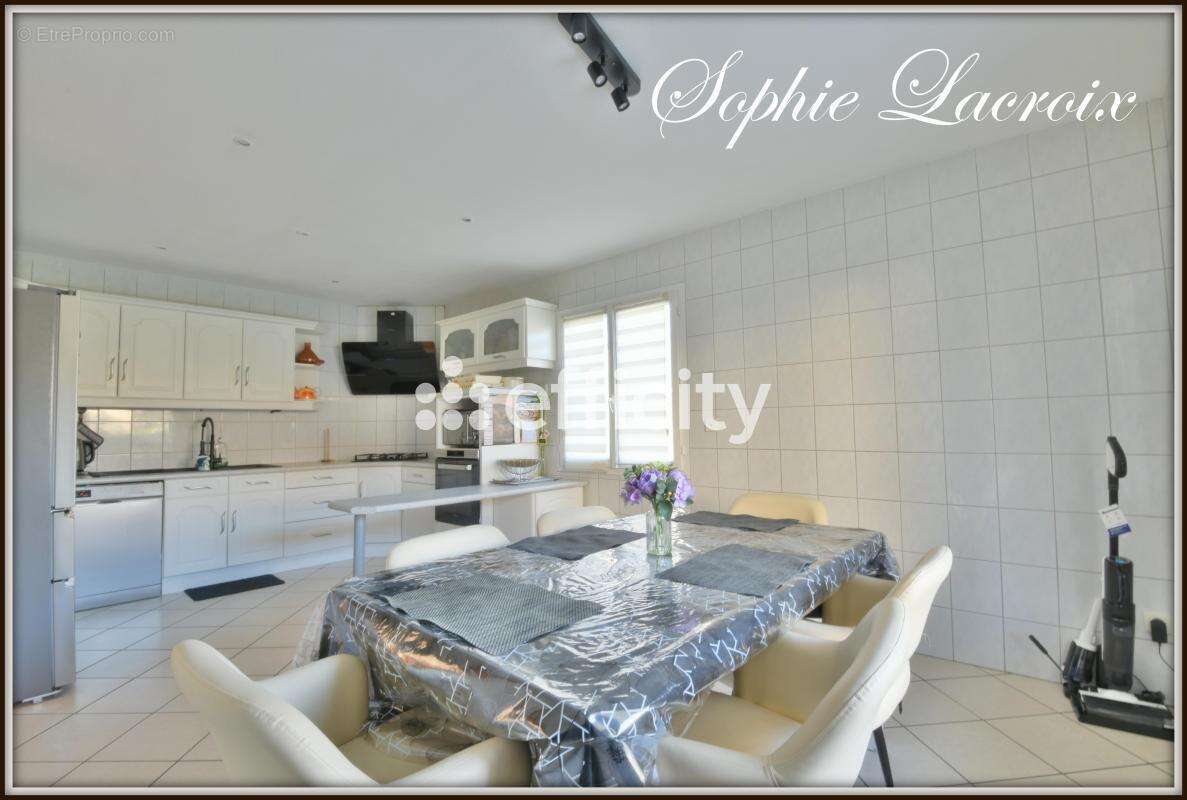 Maison à ROUSSILLON