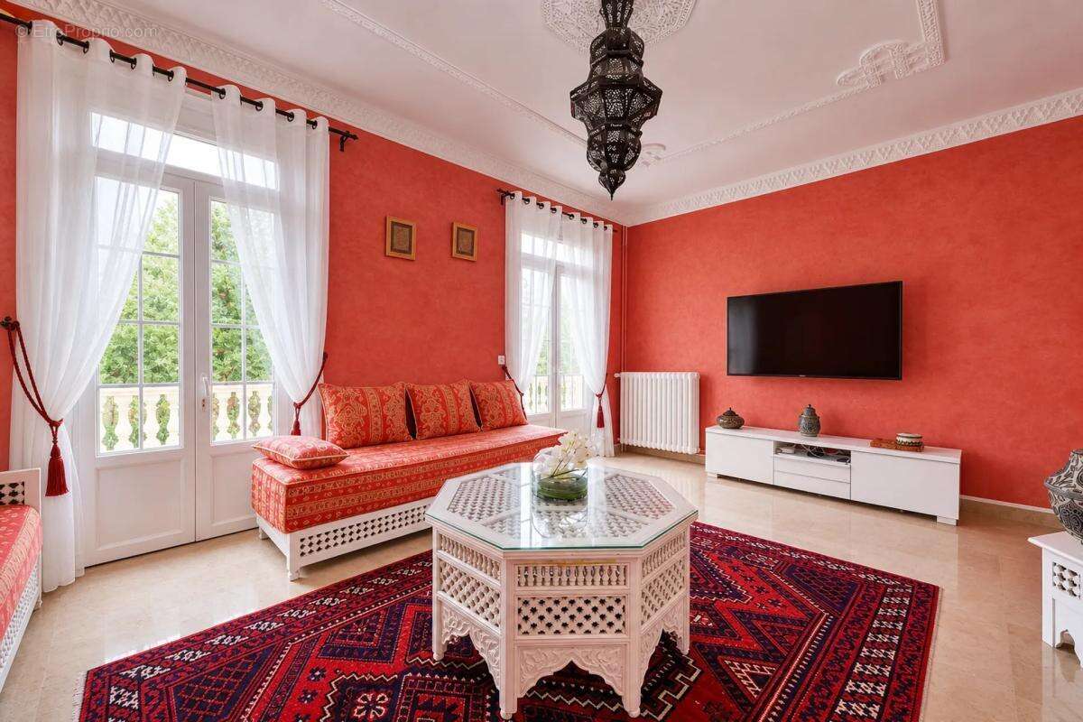 Belle maison individuelle de 250 m² sur terrain piscinable à découvrir ! - photo 8