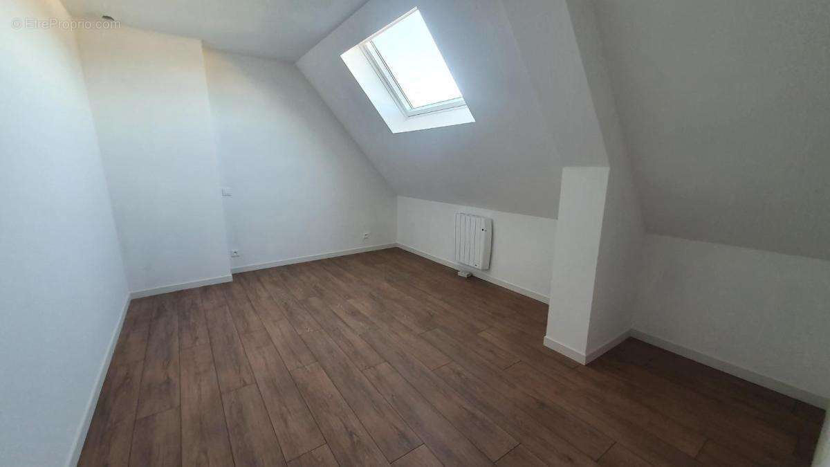 Maison à CHATEAUNEUF-DU-FAOU