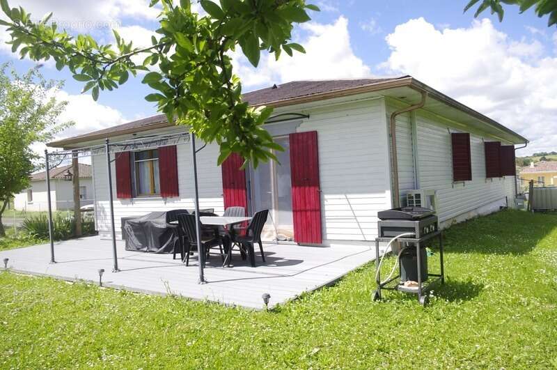 Maison à VIC-FEZENSAC
