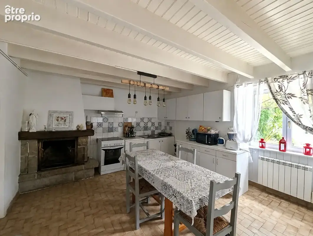 Maison en pierre à vendre à Saint-Broladre - 3 chambres et terrain de 463 m² - photo 2