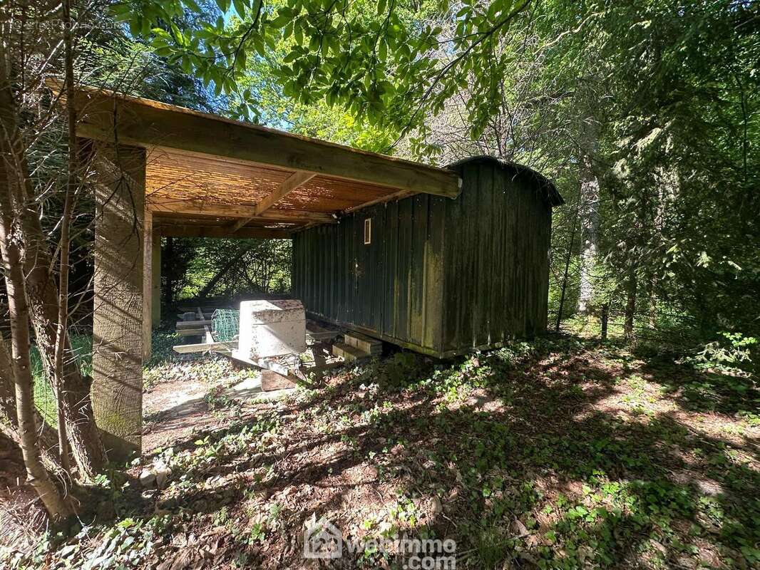 Un chalet, pour le stockage - Terrain à PARFONDRU