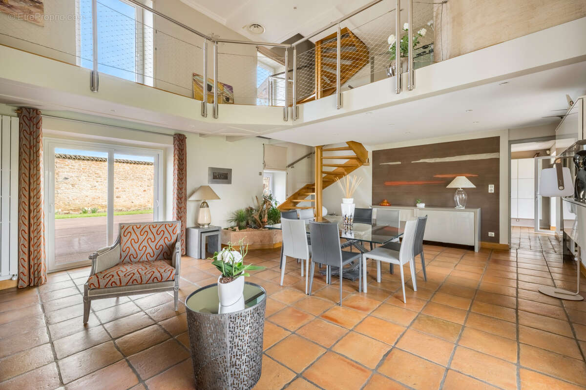 Maison à CHARNAY-LES-MACON