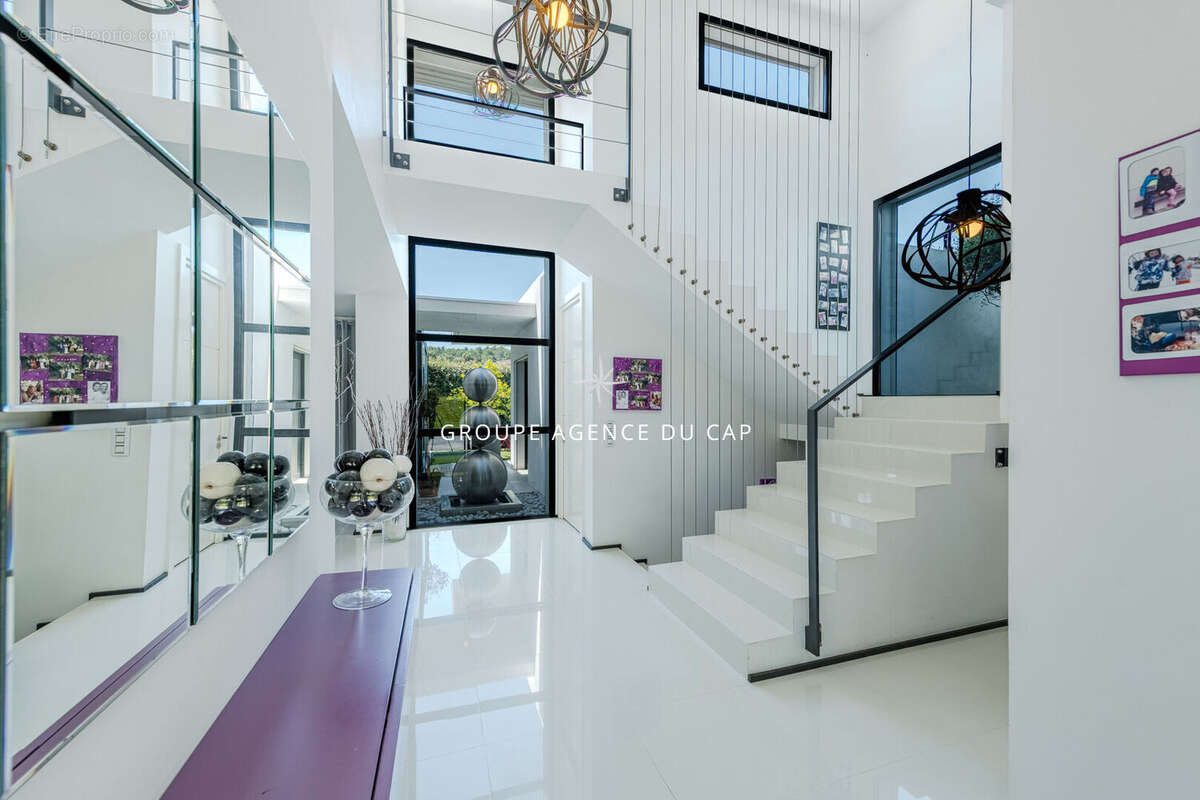 Villa contemporaine valescure  avec piscine garage et depandances - photo 10