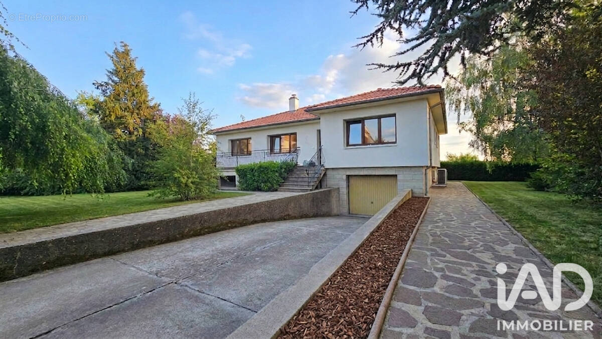 Photo 1 - Maison à SAINT-PRIVAT-LA-MONTAGNE